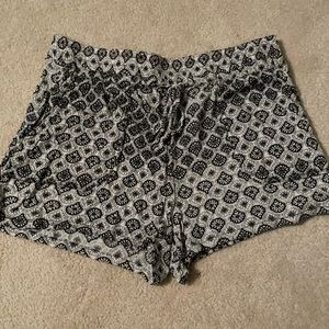 Comfy patterned shorts